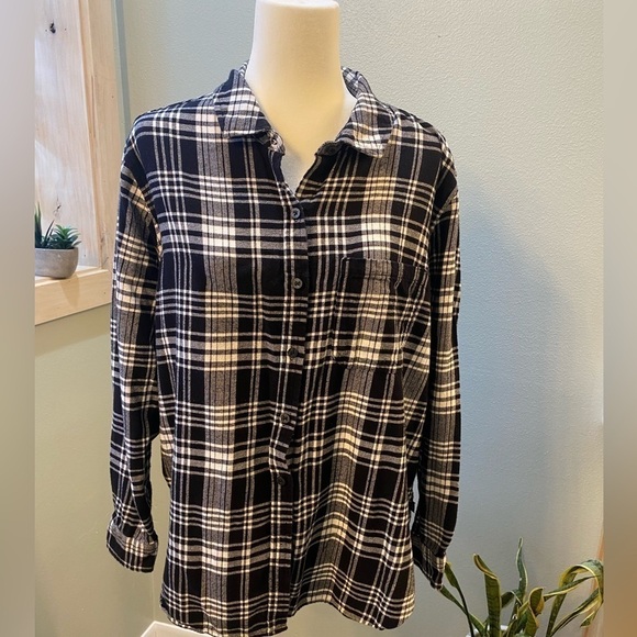 Gap Buffalo Plaid Flannel Button Down EUC size XL - Picture 2 of 11